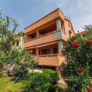 apartments-creska.primorje-gorskikotar.com/