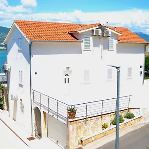 apartments-bellevue.hotels-in-trogir.com/